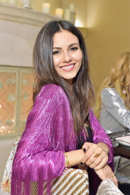 mumblo-number-five:Victoria Justice