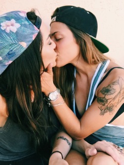 lesbianfairy:  ♡ girls / lesbian blog ♡