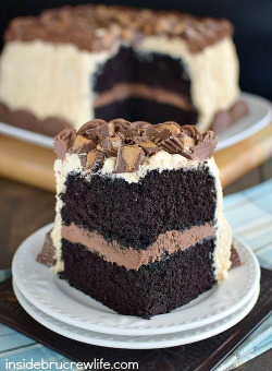 delicious-food-porn:  Chocolate Peanut Butter Layer Cake 