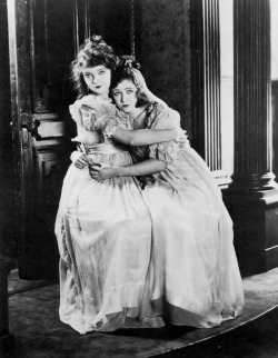 silver-screen-nostalgia:  Lillian and Dorothy Gish - Orphans