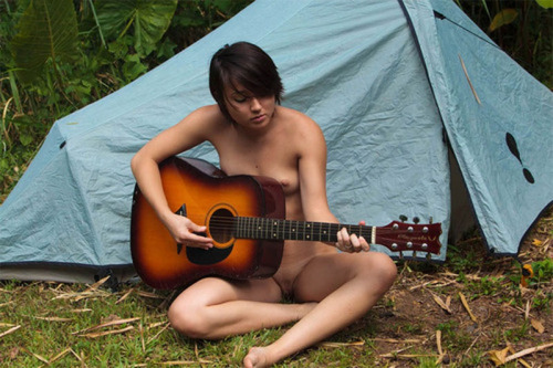 thehomenudist:  Camping is one of the best things in the world. Camping in the nude? It just doesn’t get much better! And if you can go with friends…WOW, even better (is that possible?).  .