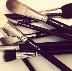 blondiemoustache:  thisisthemakeupblog:  Xo   ❀ Following back