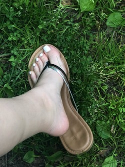 femalefeetonly:  footfetishbaby:out for a walk :) lucky grass