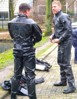 rubberdrysuitguys: Totally in love with the guy on the right