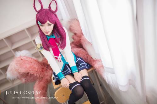 cosplayandanimes:  Academy Ahri - League of Legendssource