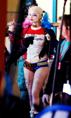 snorlaxatives:  margot robbie looks bomb as hell as harley quinn