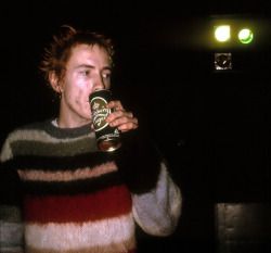 theunderestimator-2:  The Sex Pistols’ Johnny Rotten, photographed