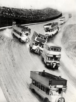 Course de bus, 1933.