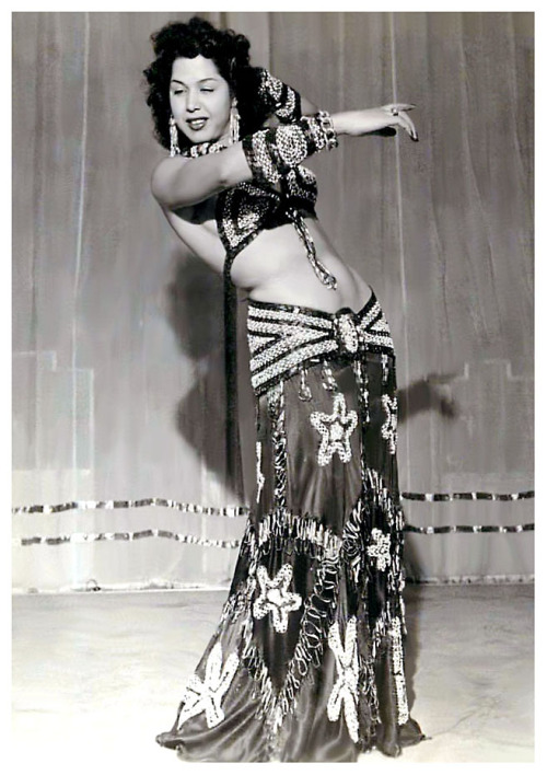 Samia Gamal This beautiful Egyptian bellydancer caught the fancy of wealthy Texas oil man: Sheppard King; who married her in a Cairo wedding, in November of ‘51.. However, the marriage was short-lived; and the couple separated only a few years later