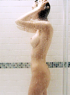 nakedsingersandmusicians:Christy Carlson Romano in Mirrors 2