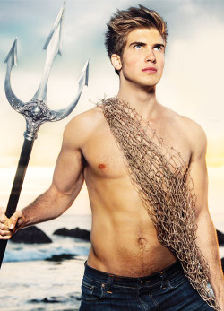 famousmeat:  Youtuber Joey Graceffa as Finnick from The Hunger