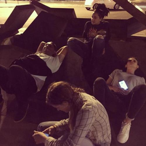 Kristen Stewart with friends (Riley Keough, CJ, etc) in Paris, july 4, 2015