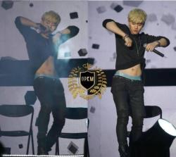 whitejunho:  *melt* credit: opkmgroup  