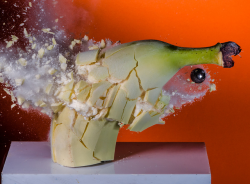 digg:  Someone dipped a banana in liquid nitrogen and then shot