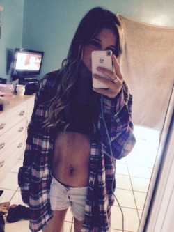 flannelssnapbacksandvans:  kayleighhhh:  kayleighhhh:  A little