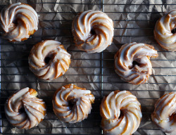 fullcravings:  French Cruller Doughnuts