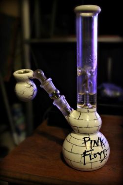 syntheticbong:  Pink Floyd bong 