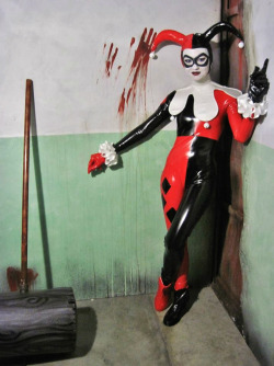 comicbookcosplay:  My Harley Quinn cosplay! Deviantart:  http://lostrisfatcat.deviantart.com/