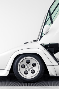 automotivated:  Lamborghini Countach in White (by j.hietter)