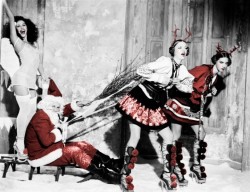 felixinclusis:jinxproof: Happy Holidays from Ellen von Unwerth!