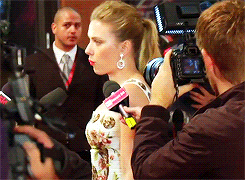 scarjo-daily:  Scarlett Johansson at the premiere of “Her”
