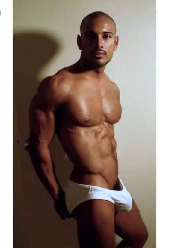 darkmen101: nice bulge