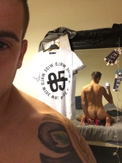menwithcams:  http://www.menwithcams.tumblr.com/ - Self Nudes