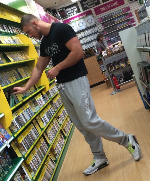 itsflyinglikeadragon:  He’d been given the shoes a week before and he had changed a lot in that time. His clothing had all changed, he gained muscles but all at the cost of his intelligence. Today he wondered into one of his old favourite shops. A memory