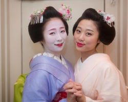 geisha-kai:  October 2017: maiko Chikaharu and Konami (notice