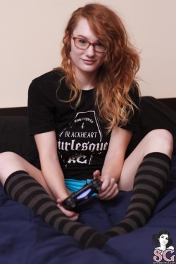 the-dark-joker-chronicle:  Gamer Girl    Sexy Cosplay and Geek