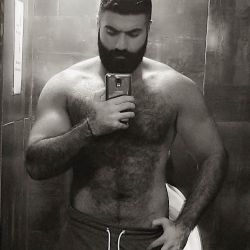 beardburnme:  “Morning workout 💪  #me #selfie #gym #gymselfie