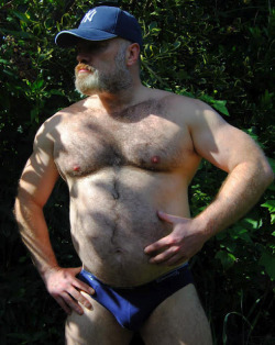 stocky-men-guys:  backfur:  Follow www.backfur.tumblr.com daily