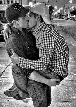 gaycowboysandrednecks:Hookup with hot local men: http://bit.ly/2a8zUnB