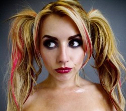 grintastic:  Lexi Belle (2009).Juliland.com