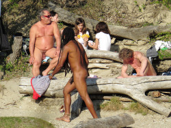 naturistelyon:  Une journée au bord de l’eau 2  A day at a