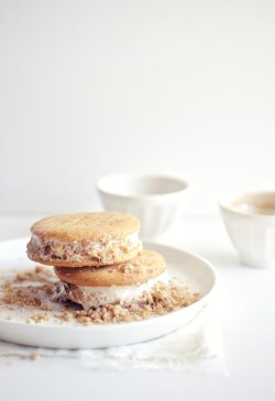 ethae:  baklava ice cream sandwiches  ♡ 