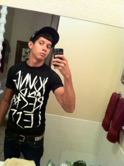 thecircumcisedmaleobsession:  18 year old straight guy from El Paso, TX