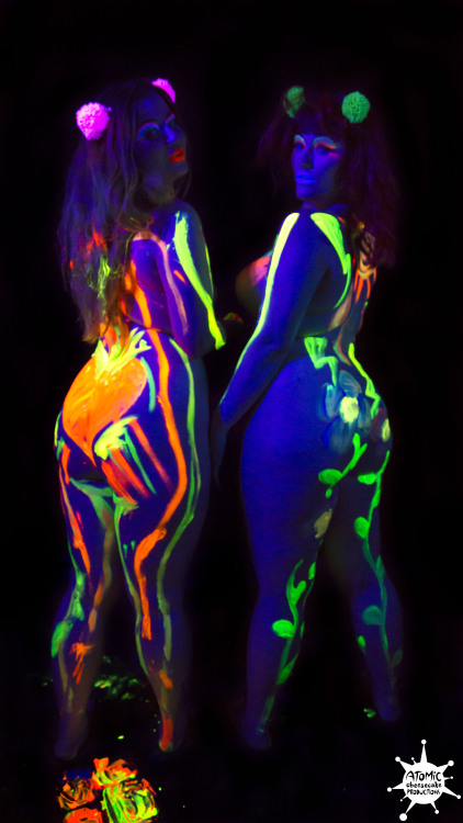 ryansuits:  New Blacklight Body Painting videos with curvy models @freshiejuice @ramonaflour @lilliasright & @sierramckenzie 