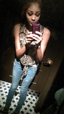 lastroyal:  Oh how I love Hollister and their dirty mirrors.