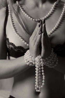 luvtoplaydirty:  Pearls 💋💕