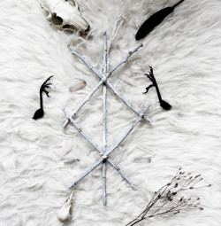 boudoirduchaman:. Boudoir du Chaman Twigs Runes .