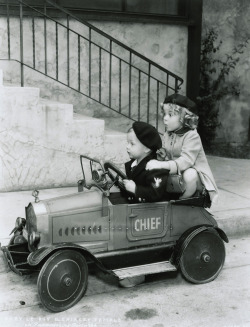 whataboutbobbed:  Shirley Temple with child star Baby LeRoy,