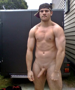 real-guys-naked:   Real Guys - NAKED!  http://real-guys-naked.tumblr.com/