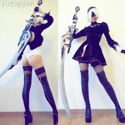 cosplay-galaxy:[Self] Yuzupyon’s 2B = Removable skirt and Virtuous Treaty sword :D bluepururin