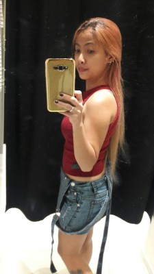 walang-por-e-ber:  Fitting Room moments. HAHA. Pero wag ka. Kung ung dating post ko, hindi ko binili, iba dito. Yung pula lang ang diko binili. Ang sikip sakin e. Wala ng size. HAHAHA.  JGH from Megamall. :) Goodnight buddies.