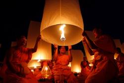 nubbsgalore:  lantern launch for loi krathong at the temple
