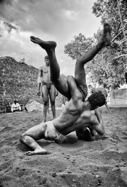 thehenchfiles:  Kushti: dirt pit wrestling □