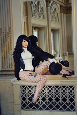 hetheswitch:  zsuzsustarr:  another zsutanna ;p  An AMAZING cosplay