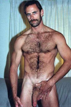 realmenstink:  HOT HAIRY SCRUFFSTER !!! 