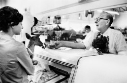 rareaudreyhepburn:  Audrey Hepburn and her pet deer, Ip, shopping